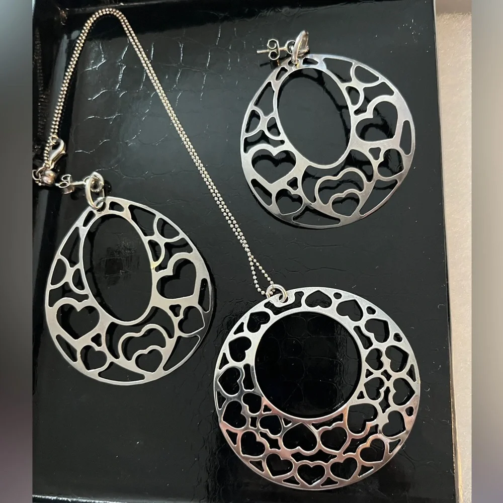 Elegant Sterling Silver Heart Jewelry Set - Picture 2 of 4